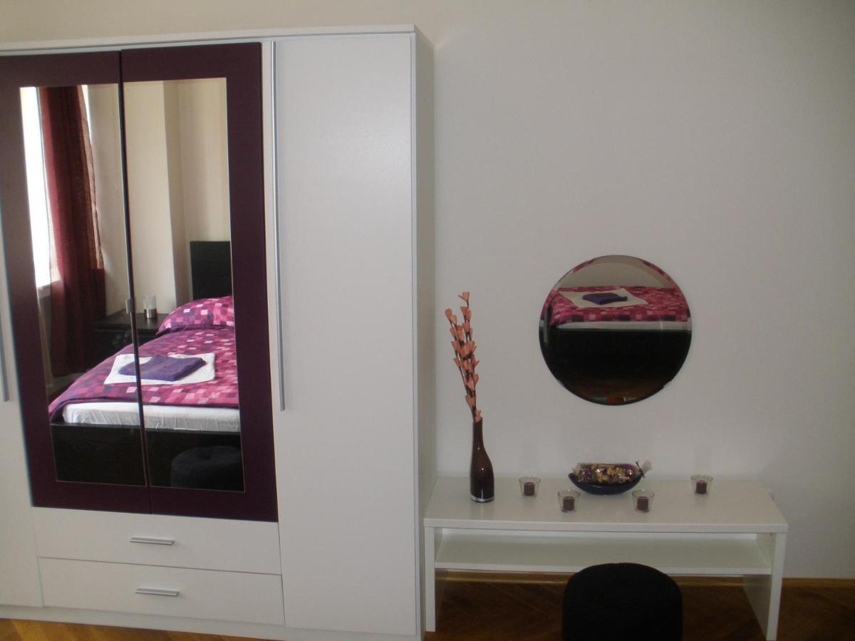 Apartments Tronicek Prag Rum bild