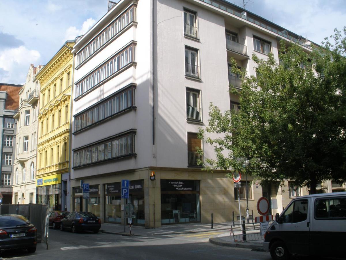 Apartments Tronicek Prag Exteriör bild