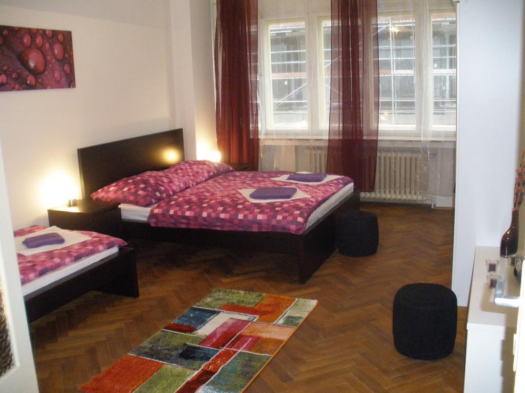 Apartments Tronicek Prag Rum bild